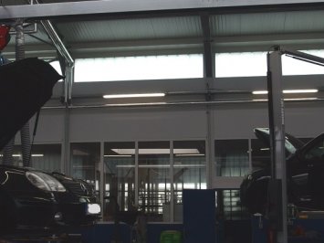 Tageslichtnutzung / Industrieverglasung mit Blendschutz (Vlies)