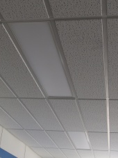 LED-Paneele in Rasterdecke